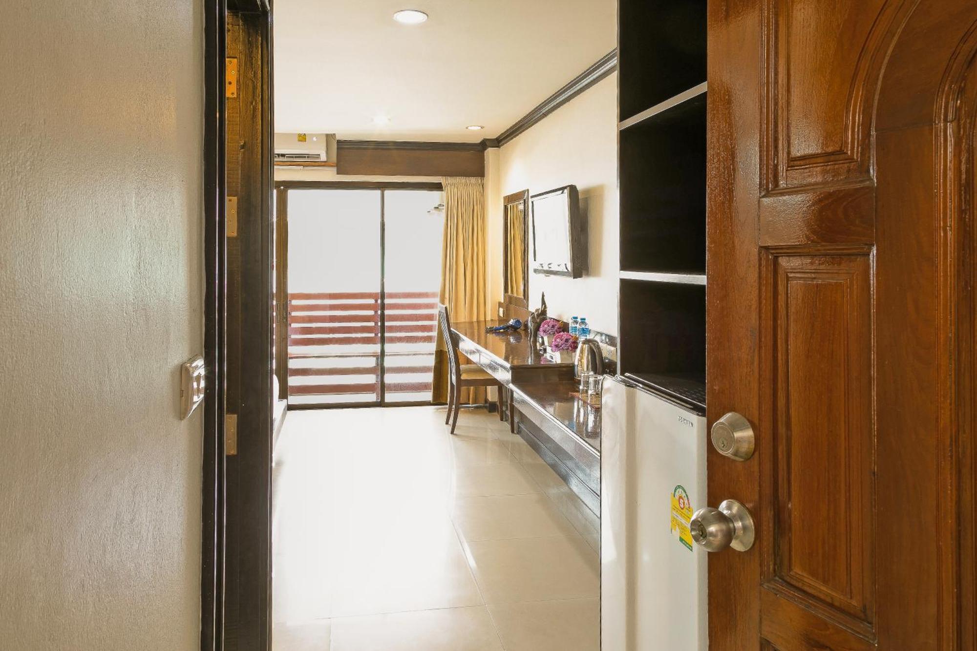 Best Venue Hotel Patong Esterno foto