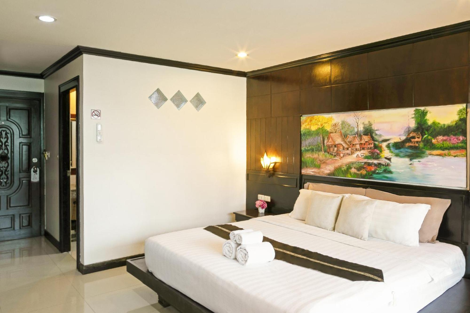 Best Venue Hotel Patong Esterno foto