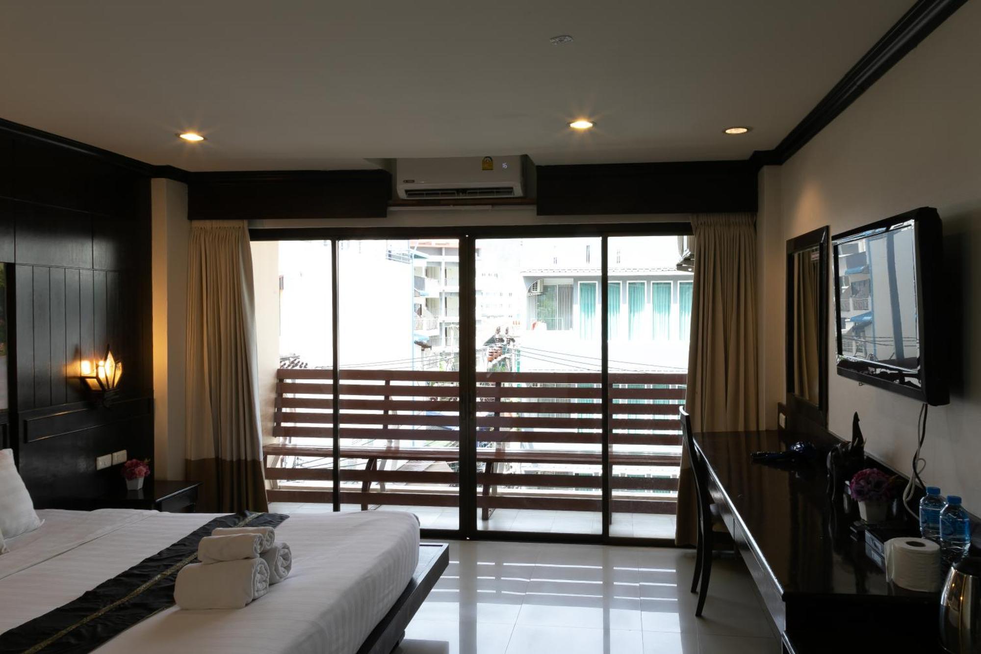 Best Venue Hotel Patong Esterno foto