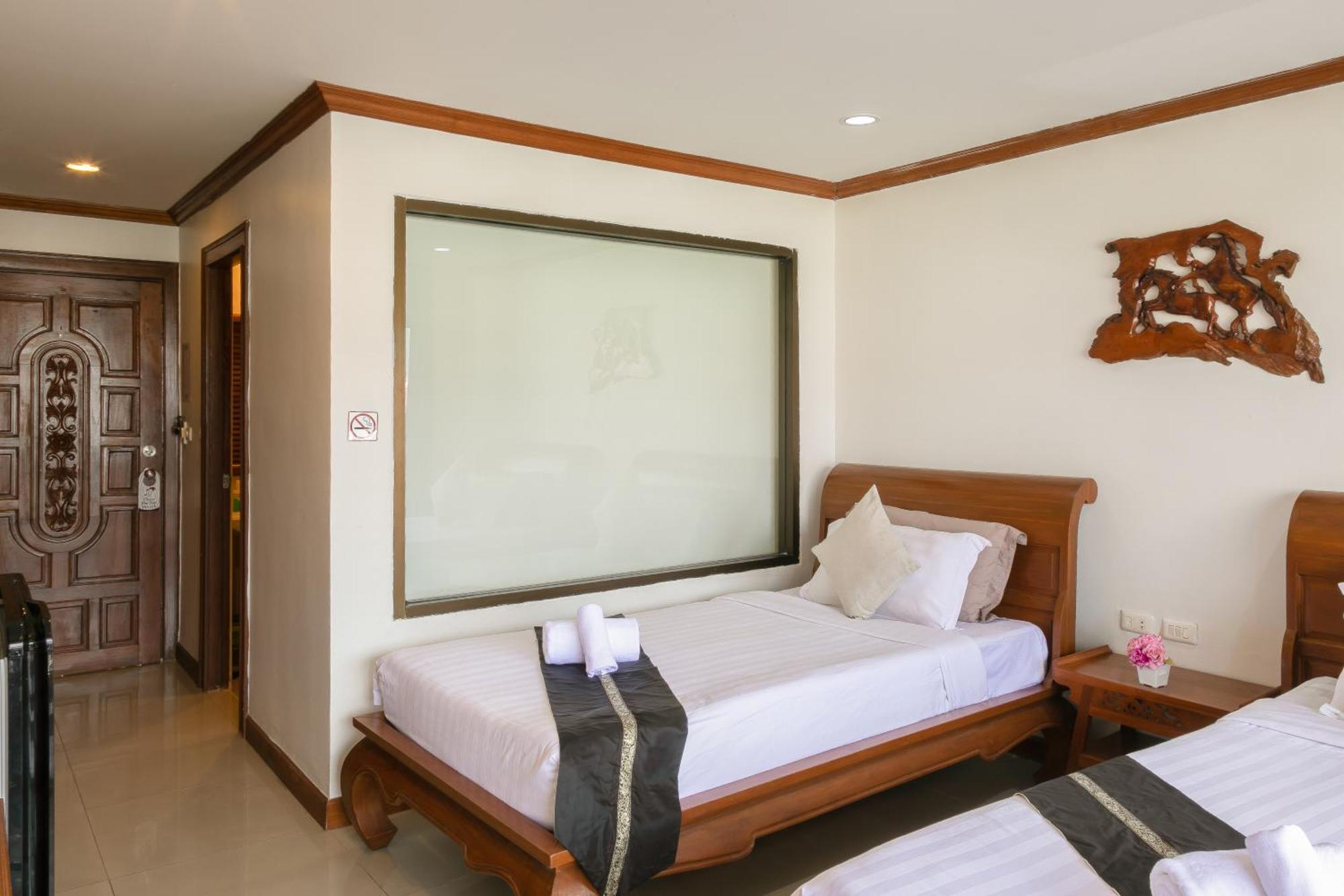 Best Venue Hotel Patong Esterno foto