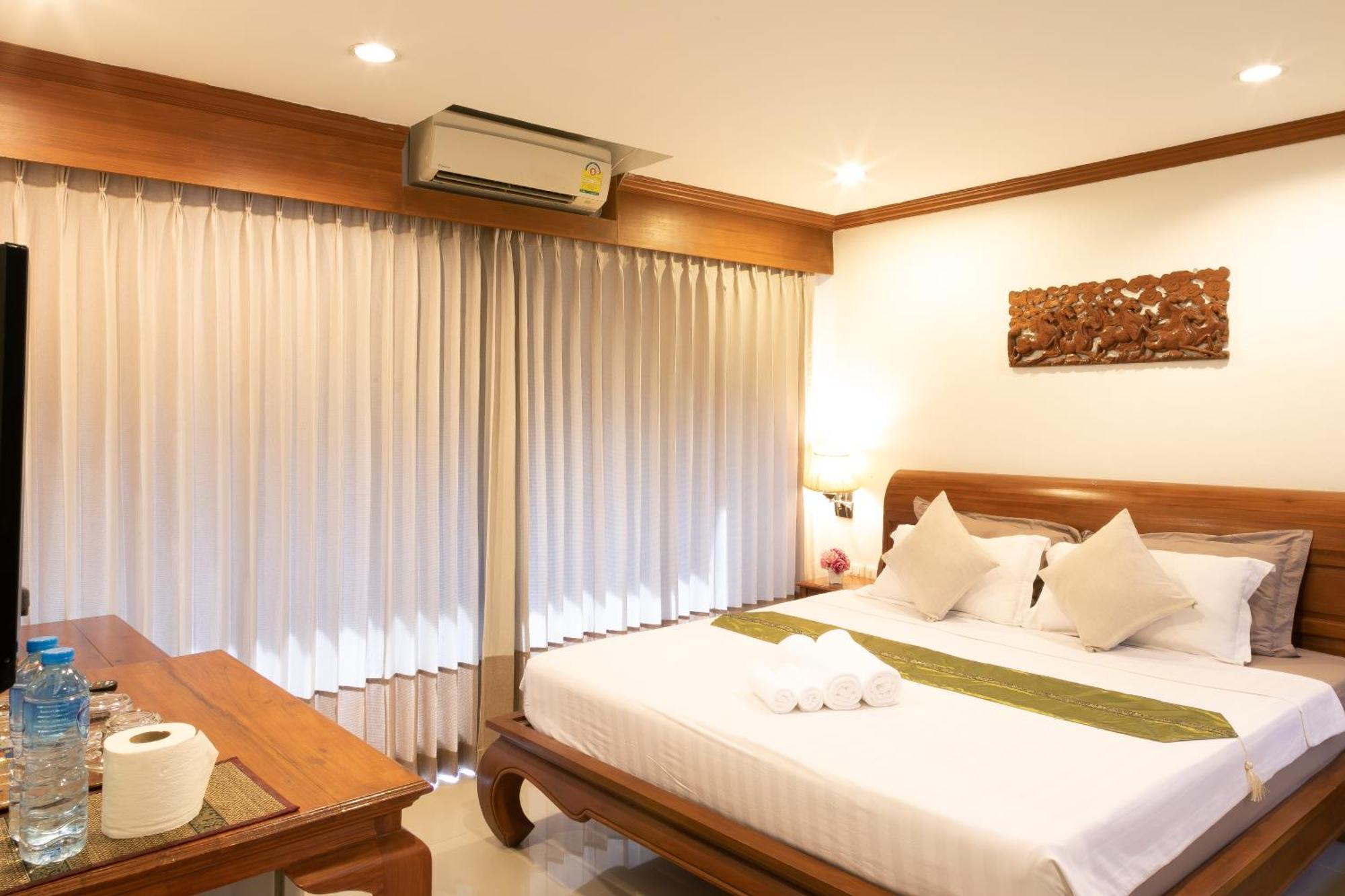 Best Venue Hotel Patong Esterno foto